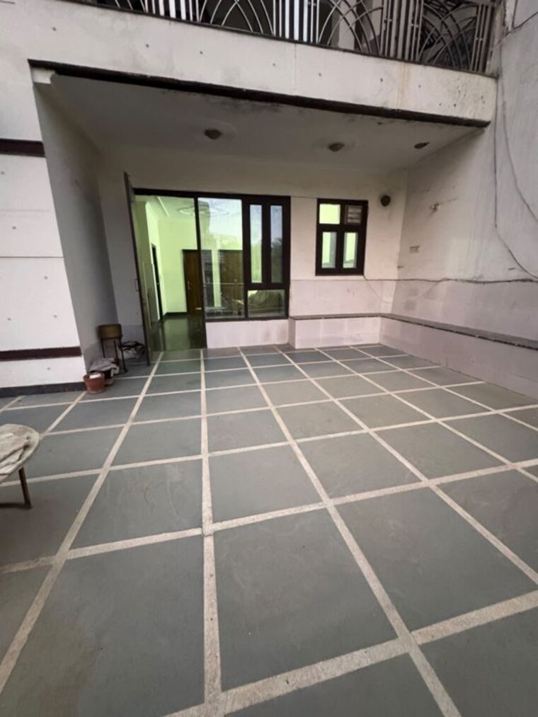 Balcony, sector 43 2 Bedroom 100 Sq.Yd. Builder Floor In Sector 43 Gurgaon 10735140