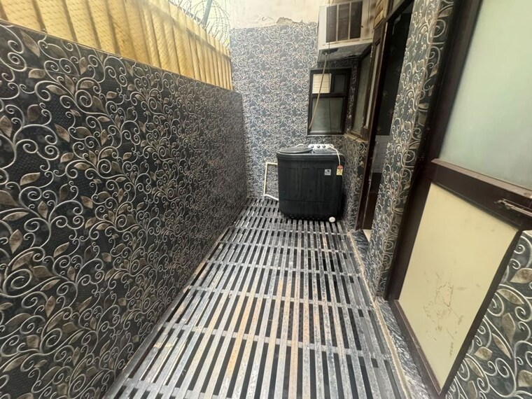 Balcony, sector 43 2 Bedroom 100 Sq.Yd. Builder Floor In Sector 43 Gurgaon 10735140