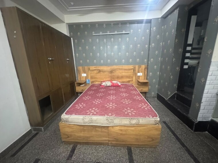 Bedroom, sector 43 2 Bedroom 100 Sq.Yd. Builder Floor In Sector 43 Gurgaon 10735140