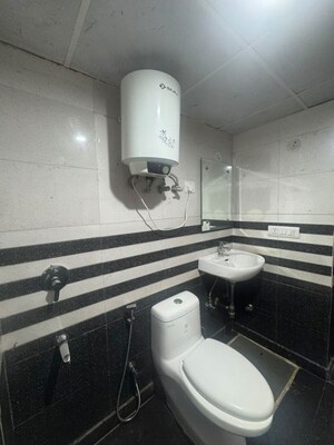Kitchen in 2 BHK Builder Floor at Sector 43 – for Rent