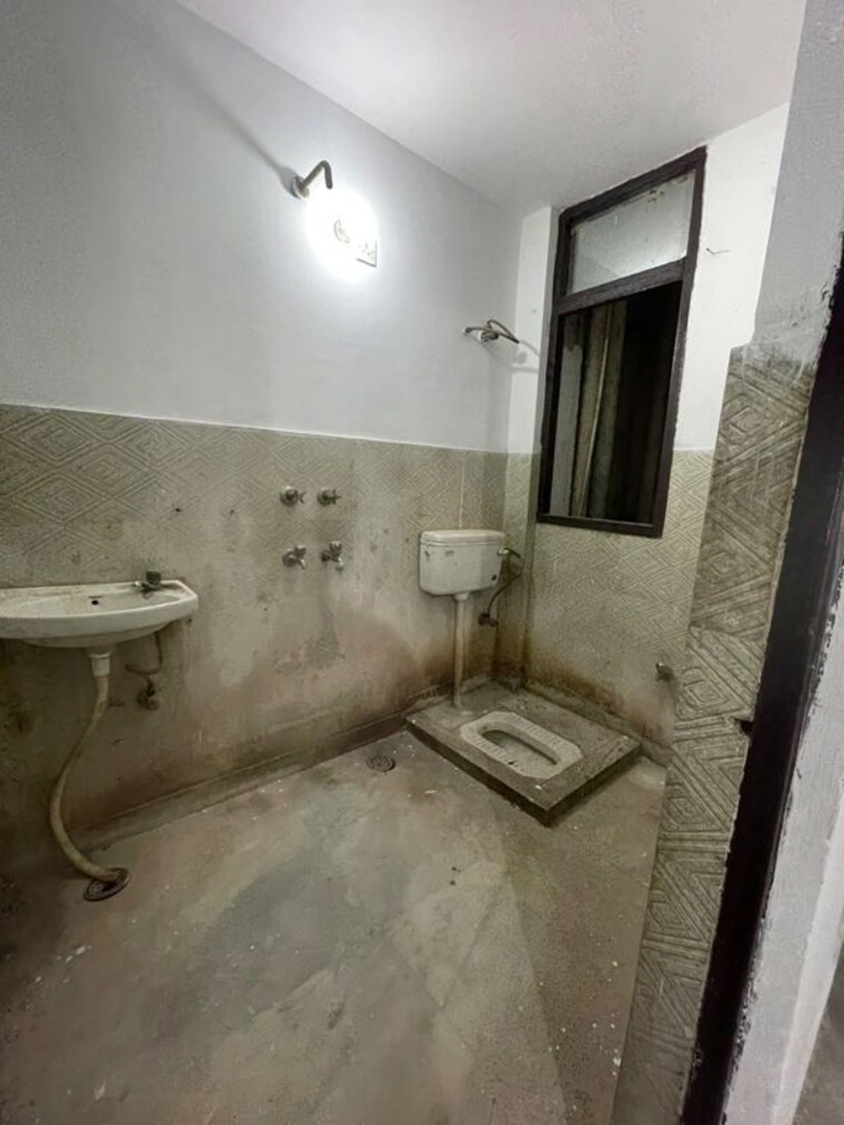 Bathroom, shri-krishna-residency 2 Bedroom 1100 Sq.Ft. Independent House In Gms Road Dehradun 10735200
