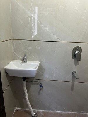 Bathroom in 1 BHK Builder Floor at Sector 47 – for Rent