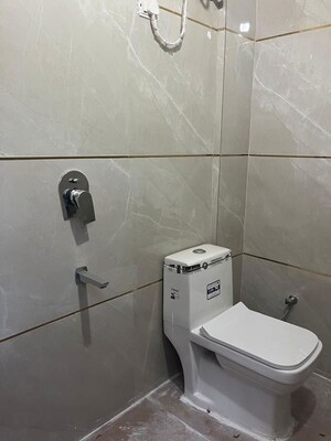 Bathroom in 1 BHK Builder Floor at Sector 47 – for Rent