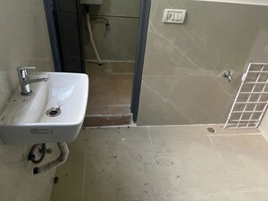 Bathroom in 1 BHK Builder Floor at Sector 47 – for Rent