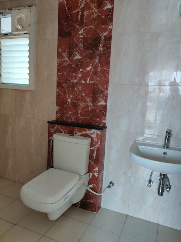 Bathroom, mantri-webcity 3 Bedroom 1445 Sq.Ft. Apartment In Hennur Road Bangalore 10735208