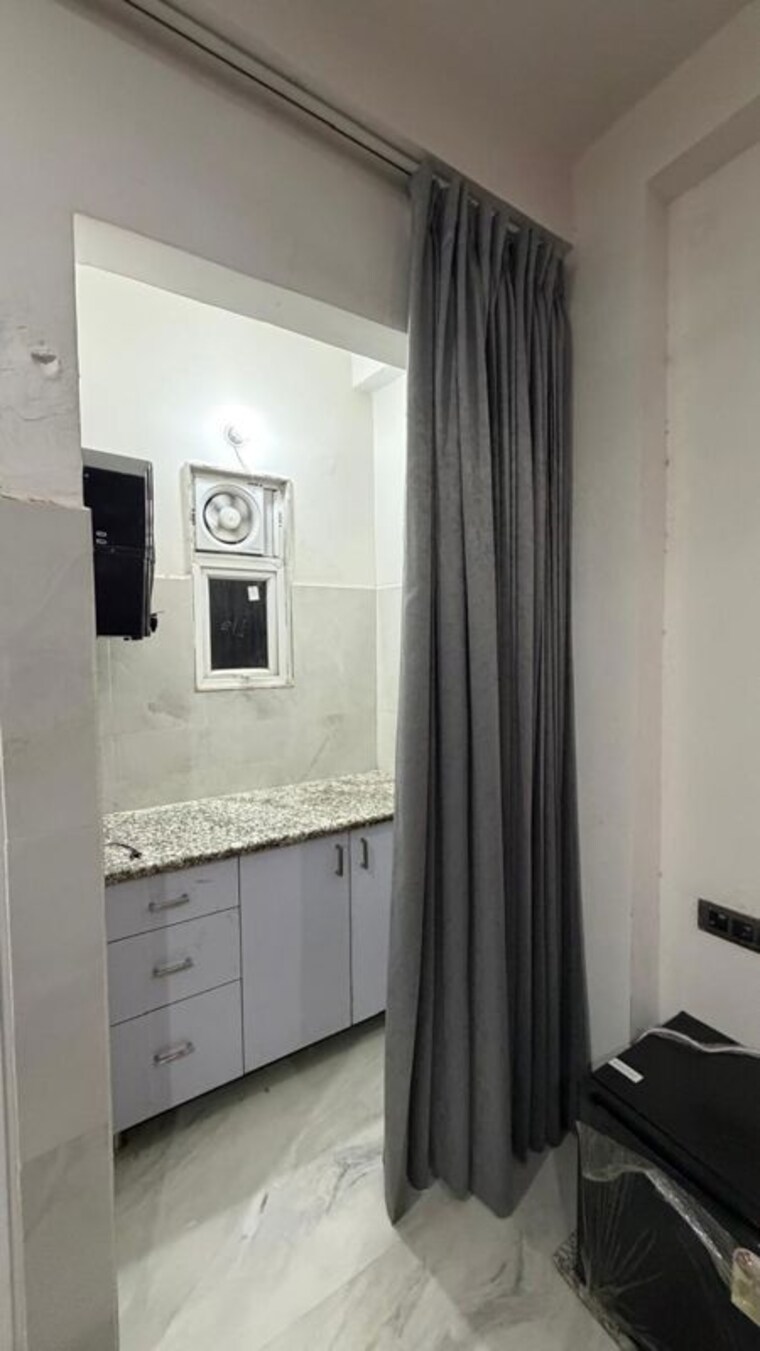 Bathroom, sector 42 1 RK 160 Sq.Yd. Builder Floor In Sector 42 Gurgaon 10735209