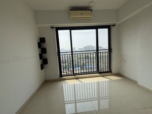 Room in 2.5 BHK Apartment at Kalpataru Primus Residence, Santacruz East – for Rent