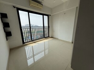 Room in 2.5 BHK Apartment at Kalpataru Primus Residence, Santacruz East – for Rent