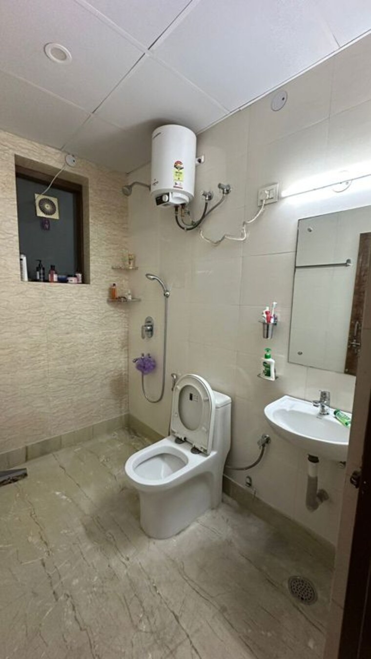 Bathroom, sector 47 2 Bedroom 205 Sq.Yd. Builder Floor In Sector 47 Gurgaon 10735219