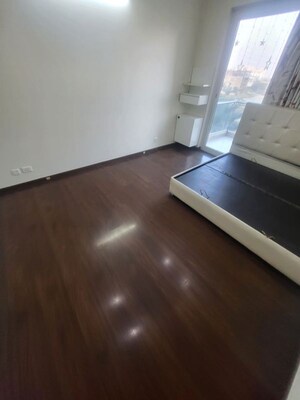 Furnished Amenities in 3.5 BHK Apartment at Paras Irene, Sector 70a – for Rent
