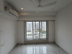 Room in 2 BHK Apartment at Elegant Navratnamala CHS, Santacruz East – for Rent