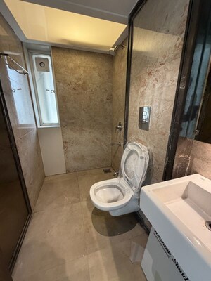 Master Bedroom in 2 BHK Apartment at Elegant Navratnamala CHS, Santacruz East – for Rent