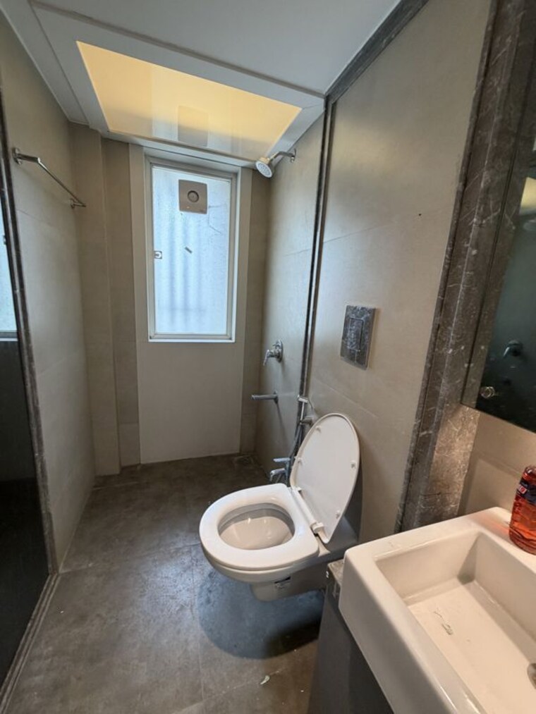 Bathroom, elegant-navratnamala-chs 2 Bedroom 703 Sq.Ft. Apartment In Santacruz East Mumbai 10735234