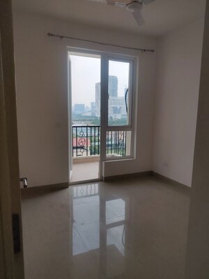 Room in 3 BHK Apartment at Pyramid Altia, Sector 70 – for Rent