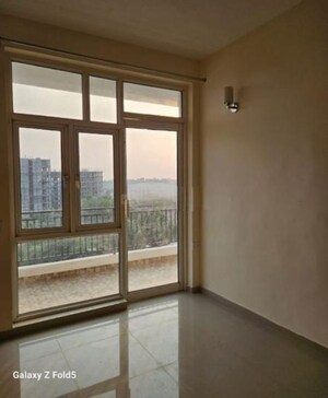 Room in 3 BHK Apartment at Rishita Manhattan, Gomti Nagar – for Rent