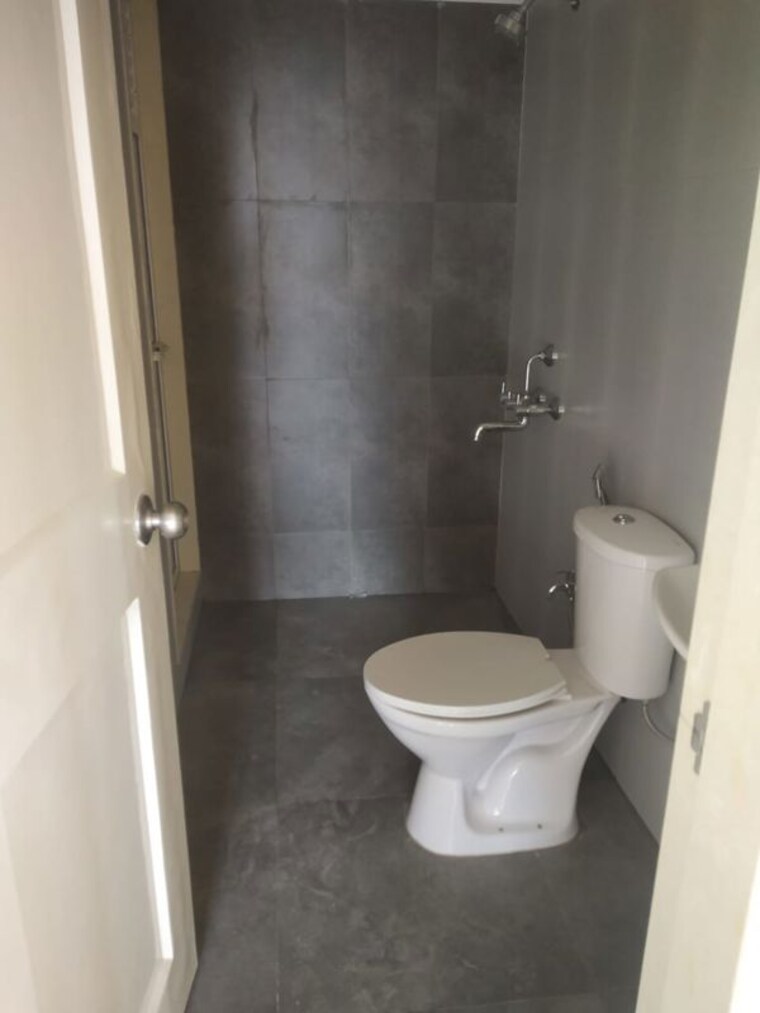 Bathroom, vijay-orovia 1 Bedroom 393 Sq.Ft. Apartment In Ghodbunder Road Thane 10735244