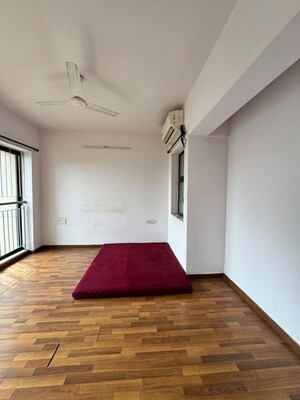 Room in 2 BHK Apartment at Lodha Splendora, Ghodbunder Road – for Rent