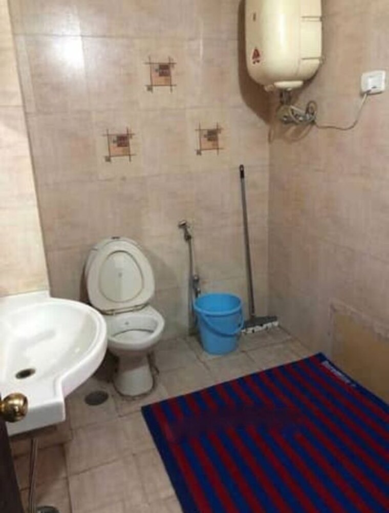 Bathroom, gee-cee-enclave 3 Bedroom 1500 Sq.Ft. Apartment In The Mall Avenue Lucknow 10735284