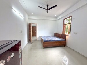 Room in 1 RK Builder Floor at RWA Apartments Sector 51, Sector 51 – for Rent