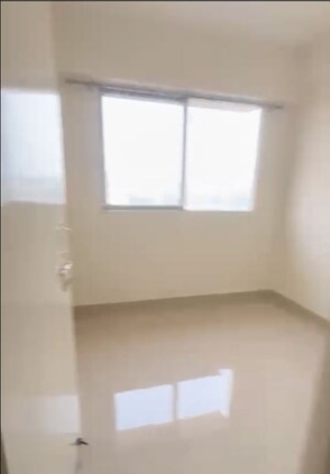 Room in 3 BHK Apartment at Signature Global Golf Greens, Sector 79 – for Rent