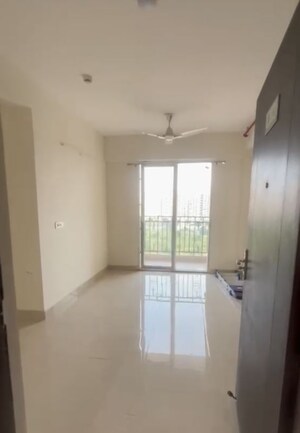 Room in 3 BHK Apartment at Signature Global Golf Greens, Sector 79 – for Rent