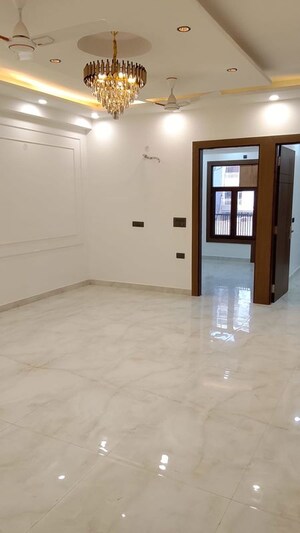 Room in 2 BHK Builder Floor at Sai Residency Noida, Sector 73 – for Sale