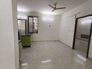 Room in 2 BHK Apartment at Sunshine Destino, Puppalaguda – for Rent