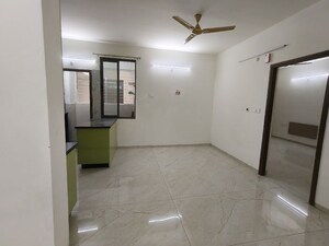 Room in 2 BHK Apartment at Sunshine Destino, Puppalaguda – for Rent