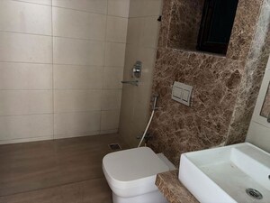 Bathroom in 2 BHK Apartment at Peninsula Celestia Spaces, Parel – for Sale