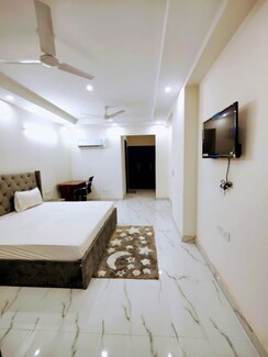 1 BHK Builder Floor For Rent in Sector 57