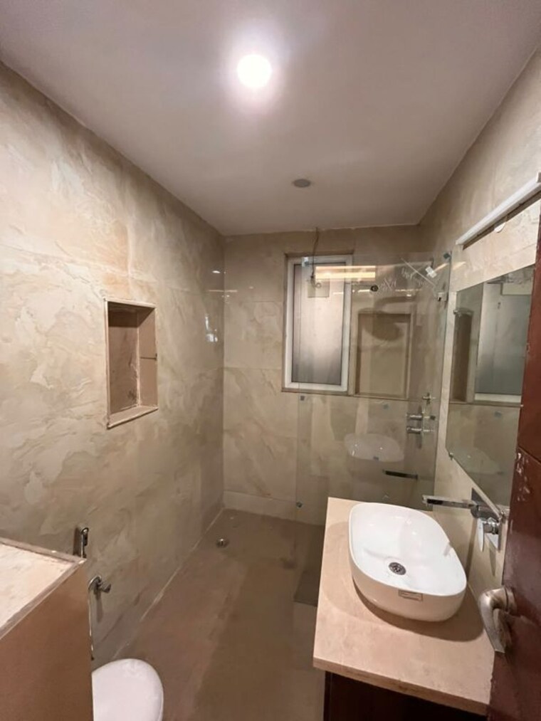 Bathroom, dlf-park-place 3 Bedroom 2329 Sq.Ft. Apartment In Sector 54 Gurgaon 10735350