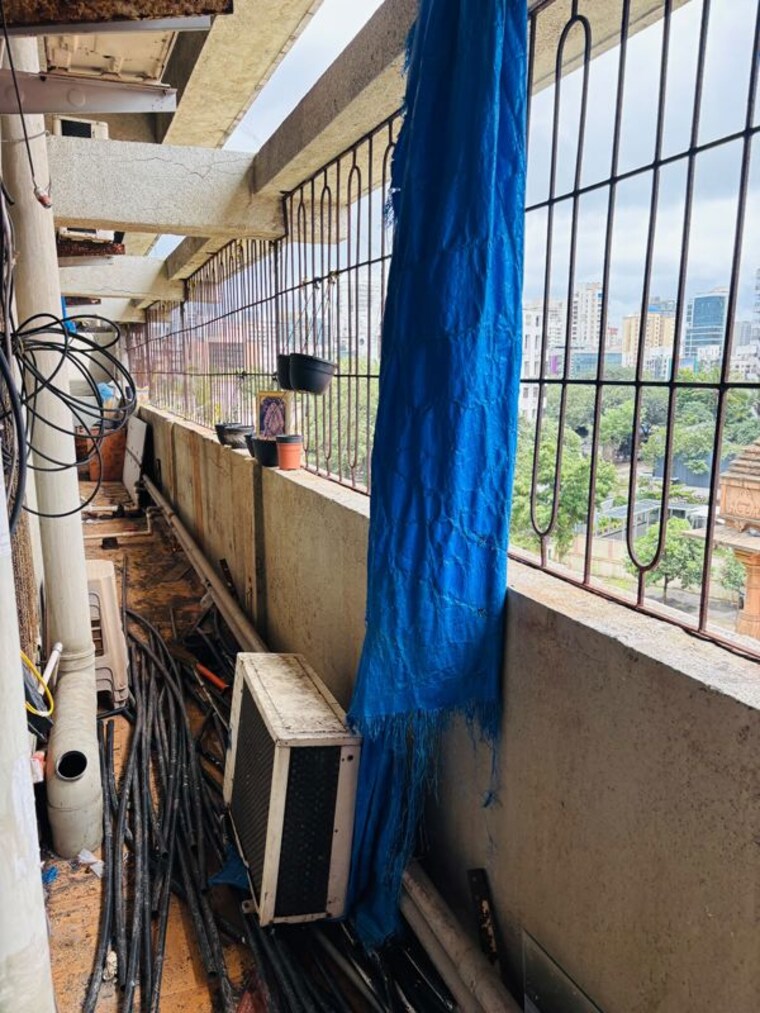 Balcony, malad west Commercial Office Space 1688 Sq.Ft. In Malad West Mumbai 10735347