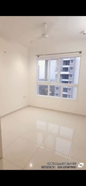 Room in 2 BHK Apartment at Godrej Aqua, International Airport Road – for Rent