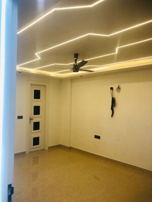 Room in 4 BHK Builder Floor at Parklands, Sector 85 – for Sale
