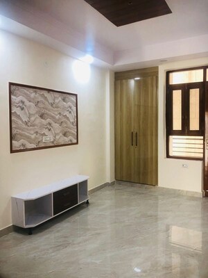 Room in 4 BHK Builder Floor at Parklands, Sector 85 – for Sale