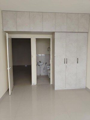 Room in 2 BHK Apartment at Pyramid Midtown, Sector 59 – for Rent