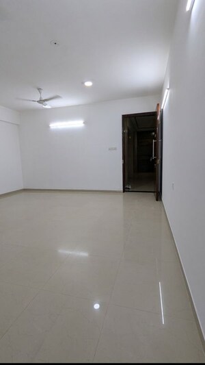 Room in 2.5 BHK Apartment at Rustomjee Elanza, Malad West – for Rent