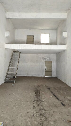 Studio Builder Floor For Rent in Bakrol