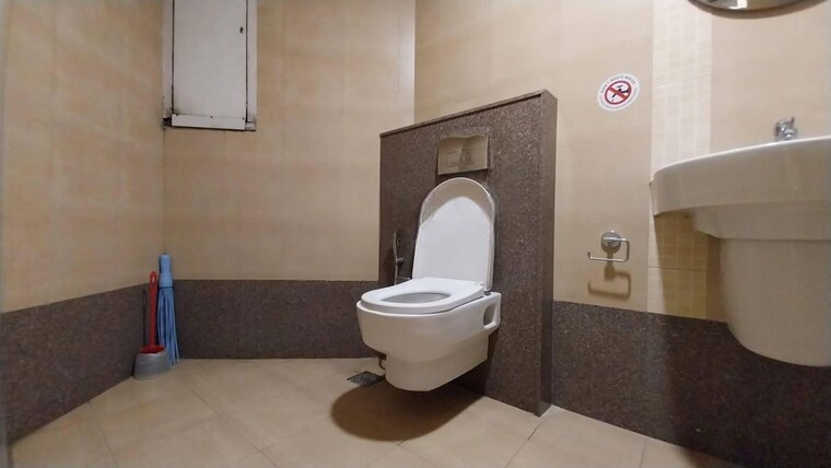 Bathroom, palasia Commercial Office Space 1900 Sq.Ft. In Palasia Indore 10735531