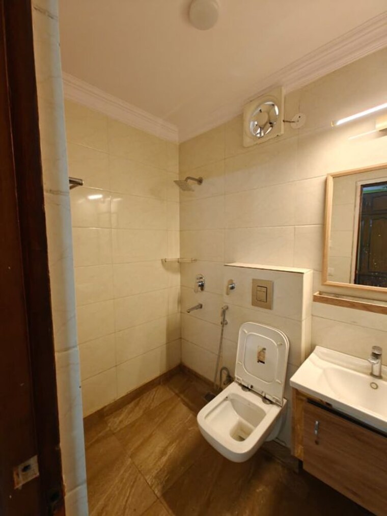 Bathroom, malviya nagar 3 Bedroom 1500 Sq.Ft. Builder Floor In Malviya Nagar Delhi 10735537