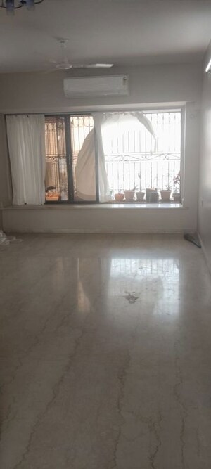 Room in 3 BHK Apartment at Samartha Aangan, Andheri West – for Rent
