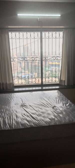 Room in 3 BHK Apartment at Samartha Aangan, Andheri West – for Rent