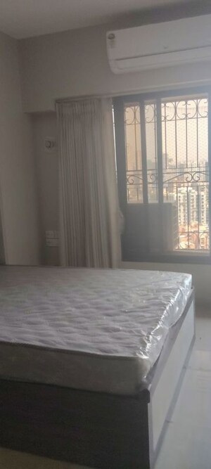 Room in 3 BHK Apartment at Samartha Aangan, Andheri West – for Rent