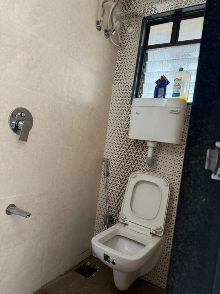 Bathroom, goregaon east 1 Bedroom 400 Sq.Ft. Apartment In Goregaon East Mumbai 10735570