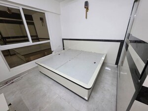 Bedroom in 3 BHK Builder Floor at Dlf City Phase 3 – for Rent