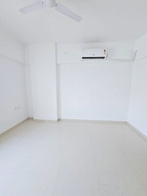 Room in 2 BHK Apartment at Venkatesh Graffiti Elan, Keshav Nagar – for Rent