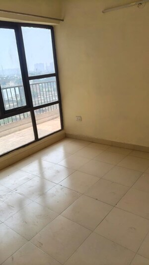 Room in 2 BHK Apartment at OP Floridaa, Sector 82 – for Rent
