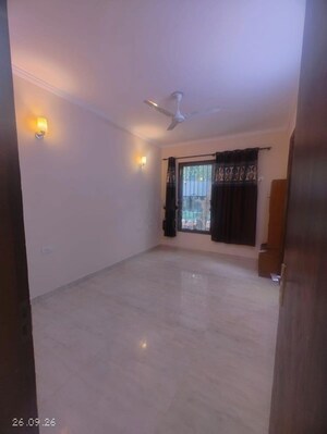 Room in 4 BHK Builder Floor at South City 2 – for Rent