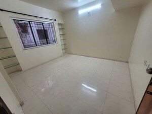 Room in 3 BHK Apartment at Belvalkar Ashirwad, Bhandarkar Road – for Rent
