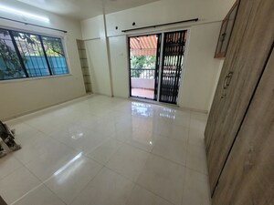Master Bedroom in 3 BHK Apartment at Belvalkar Ashirwad, Bhandarkar Road – for Rent